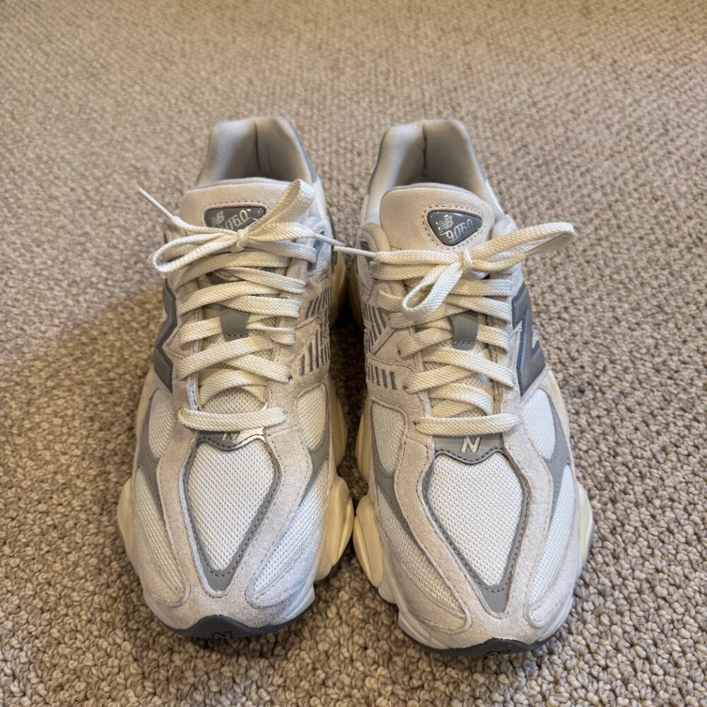 New balance 9060- unisex size 9.5 (WORN ONCE!)